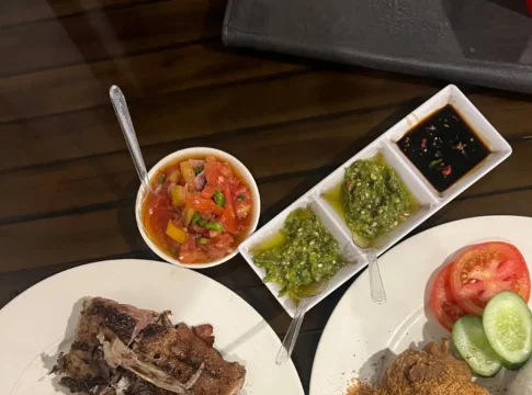 6 Spot Kuliner Bandung yang Bikin Kamu Auto Balik Lagi! 6 Spot Kuliner Bandung yang Bikin Kamu Auto Balik Lagi!