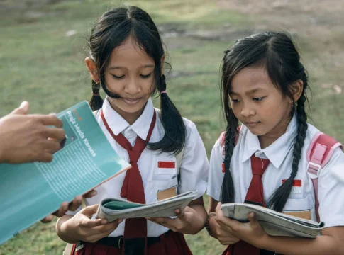 Peringatan Hari Aksara Internasional Dorong Peningkatan Literasi Anak Peringatan Hari Aksara Internasional Dorong Peningkatan Literasi Anak