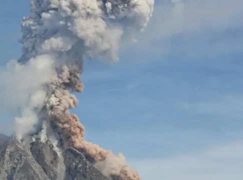 Gunung Semeru Erupsi Jelang Lebaran, Awan Panas Capai Beberapa Kilometer Gunung Semeru Erupsi Jelang Lebaran, Awan Panas Capai Beberapa Kilometer