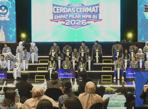 Keberanian dan Kecerdasan Siswi SMAN 1 Pontianak Jadi Sorotan Positif Keberanian dan Kecerdasan Siswi SMAN 1 Pontianak Jadi Sorotan Positif