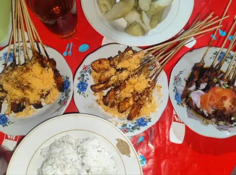 7 Tempat Sate Asin Pedas Terbaik di Bandung dan Sekitarnya yang Lagi Viral dan Wajib Dicoba! 7 Tempat Sate Asin Pedas Terbaik di Bandung dan Sekitarnya yang Lagi Viral dan Wajib Dicoba!