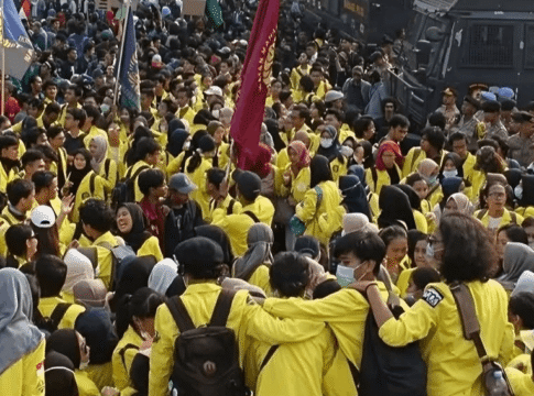 Mahasiswa, Kritik, dan Kepedulian terhadap Masa Depan Bangsa Mahasiswa, Kritik, dan Kepedulian terhadap Masa Depan Bangsa